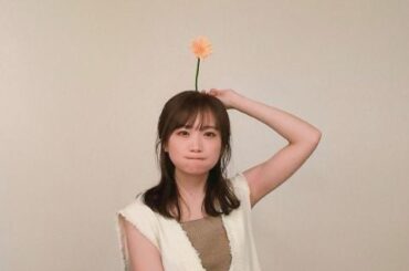 32歳を記念し、頭から花を生やす元乃木坂46・秋元真夏！「強く逞しい32歳になれそうです！」 | 話題の投稿 | スポーツブル (スポブル)