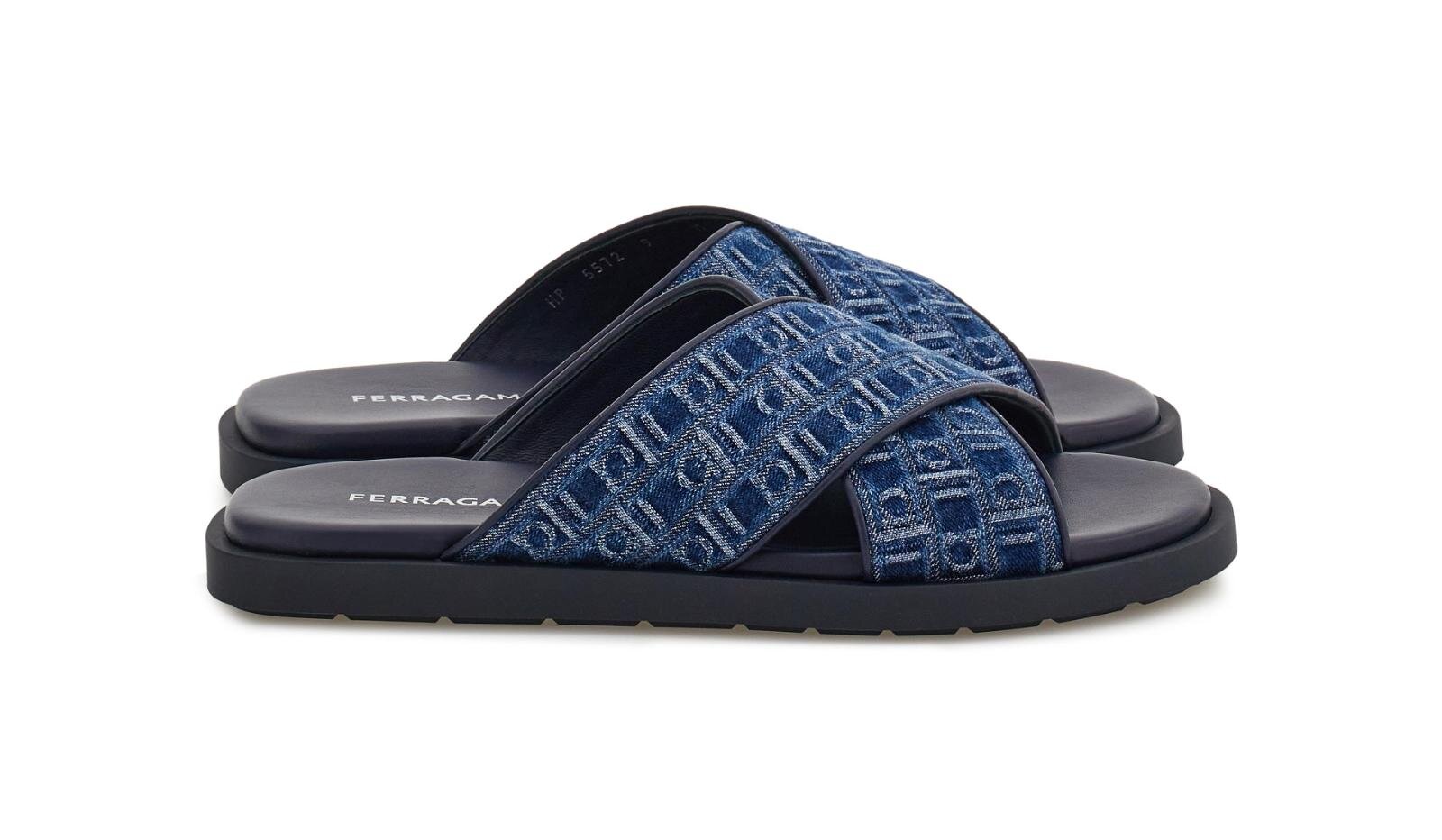 フェラガモ“ラフィア”編み込みバレリーナシューズ＆3段フリンジのトートバッグ｜写真2