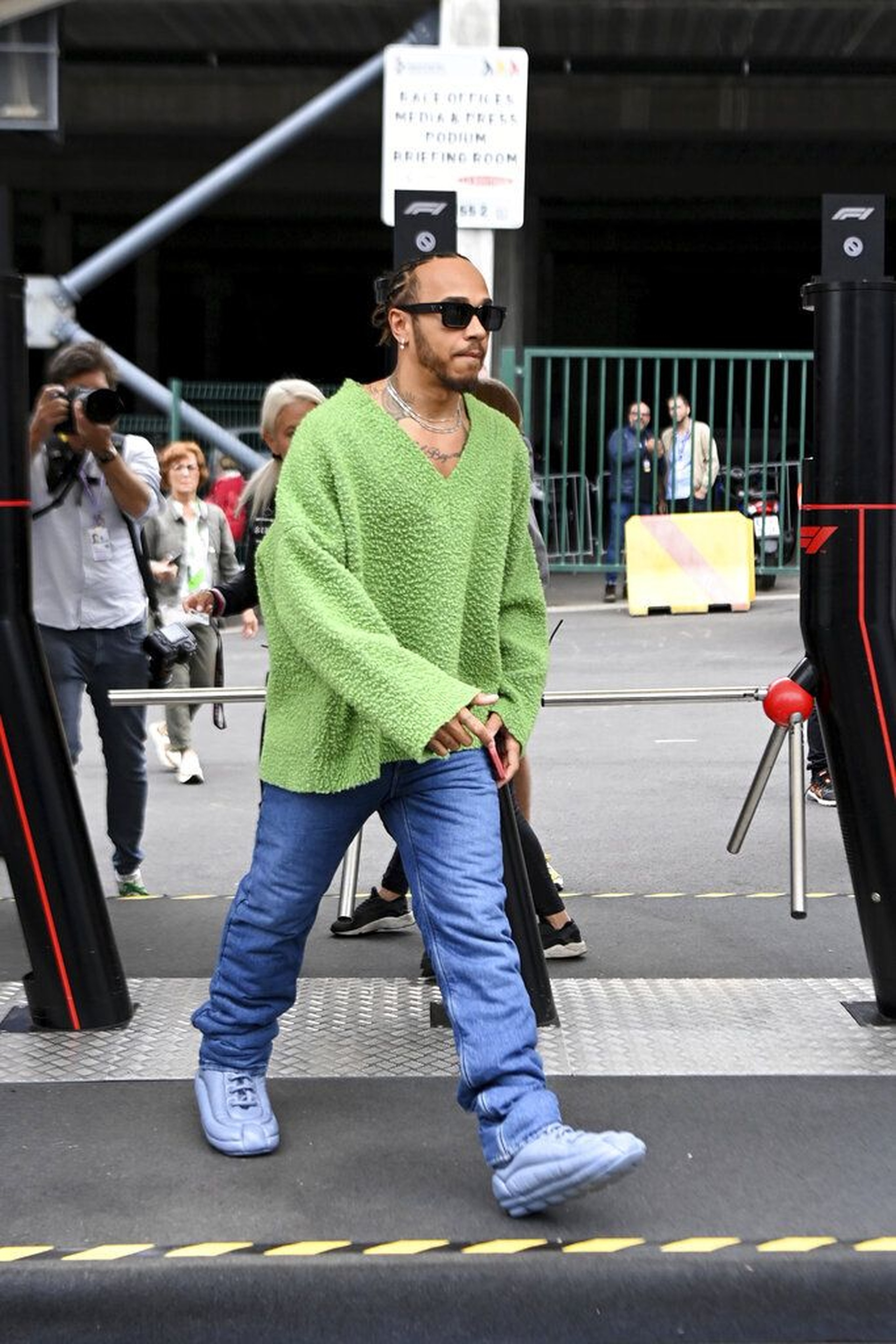 Lewis Hamilton: Biểu tượng thời trang tỷ đô vượt khỏi giới hạn đường đua - 8