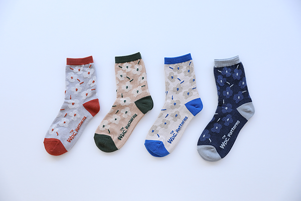 【Wpc.Patterns×靴下屋】フロートメリーフラワーロークルー