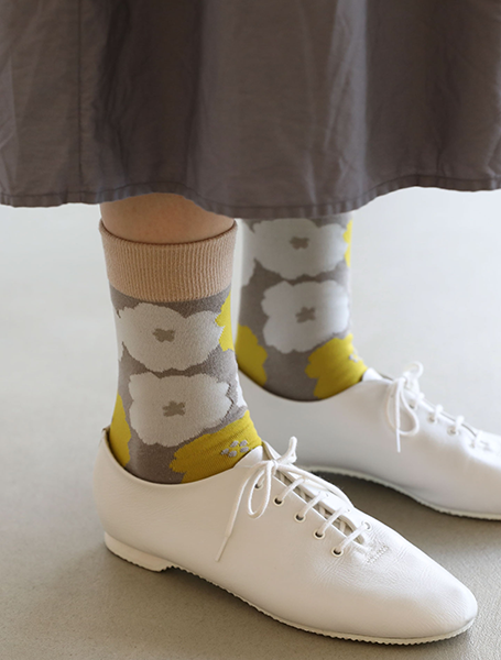 【Wpc.Patterns×靴下屋】ピオニロークルー 着画