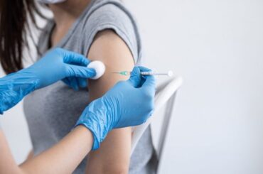 「BLACKPINKジェニーの“とがった肩”を手に入れたい！」韓国で肩を美容整形した女性に「楽し過ぎている…」と非難続々｜Pen Online