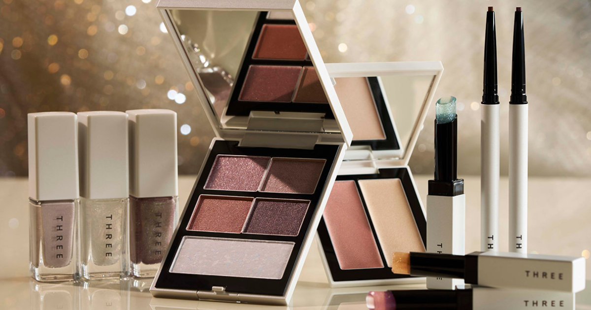星とネオン、冬の夜にきらめくTHREEのホリデーコレクション【クリスマスコフレ2025】 | マキアオンライン | 美容雑誌『MAQUIA(マキア)』公式ビューティサイト 星とネオン、冬の夜にきらめくTHREEのホリデーコレクション【クリスマスコフレ2025】 | マキアオンライン | 美容雑誌『MAQUIA(マキア)』公式ビューティサイト