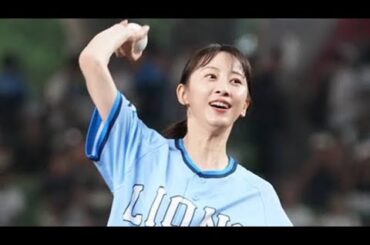 人気女優の松井玲奈さんがセレモニアルピッチ　限定ユニで豪快投球…笑顔の“大役”に拍手喝采