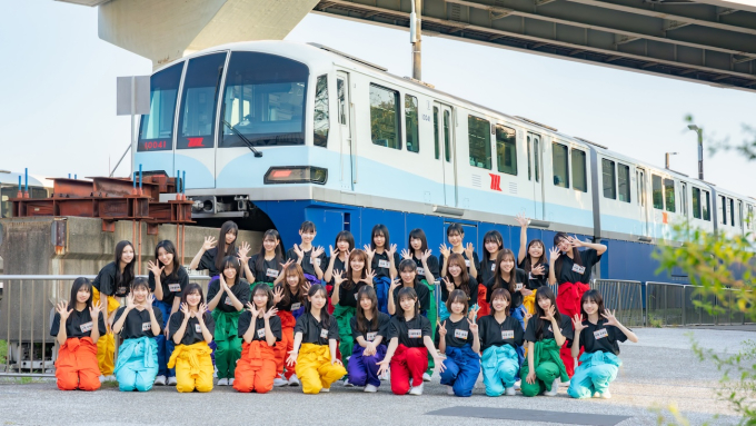 ニュース画像：日向坂46が東京モノレールをジャック！ - 「日向坂46、東京モノレール10000形をジャック！メンバー作成HMや車内放送も 9月10日から」