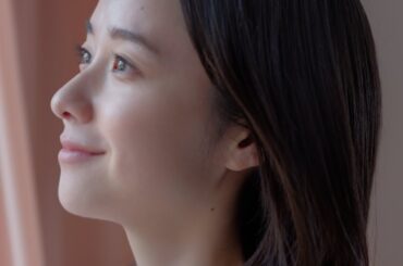 堀田真由、つややかな横顔。今年はデビュー10周年、肌と心に願いを込める／ミノン アミノモイスト CM＋メイキング＋インタビュー
