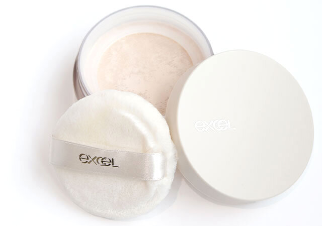 excel　エクストラリッチ セラムインパウダー　コンパクトの中身