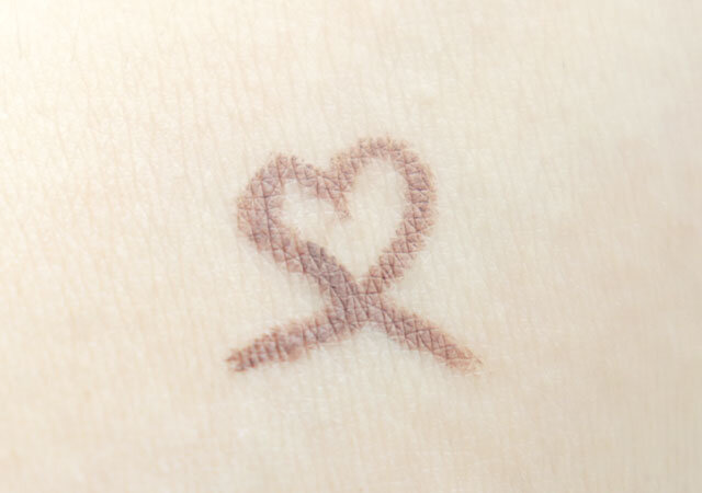 KATE　レアフィットジェルペンシルN　PK-2 ピンクグレージュ　肌にハートを描く