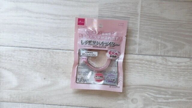 ダイソー　＆. Wチャーム ハイライター 01a　パッケージ