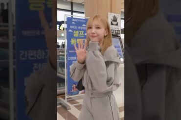 マユカちゃんの空港✈️🎧 #NiziU #니쥬 #マユカ #마유카 #MAYUKA