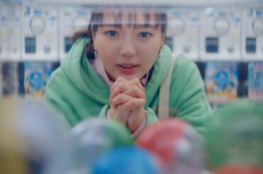 多部未華子がカプセルトイに夢中!?お目当てをお祈り中に思い出したものとは？　マクドナルド！『セット500』新TVCM