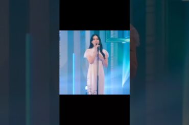 🌸 武井咲 ― 永遠に輝く美の旋律