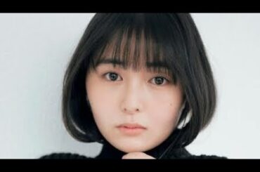 頓知気さきな、イエロー水着でソフトクリームをぺろり