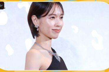 戸田恵梨香、ご褒美時間は「家族と過ごす毎日」 美ボディーライン際立つ黒ドレス姿で銀座カルティエへ