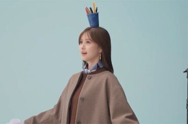 【イッキ見】白石麻衣、頭にペン立て乗せる！？　「珍しいシュールなポージング」にも挑戦　スーツスクエア新CM＋メーキング＋インタビュー