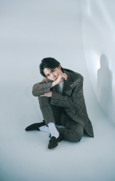 27日発売のファッション誌『Oggi』11月号に登場する戸谷菊之介（C）小学館