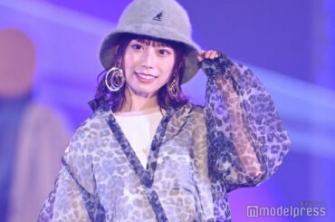 元日向坂46東村芽依、ミニスカで美脚披露 大阪での写真に「どこ見ても完璧」「お団子も可愛い」の声
