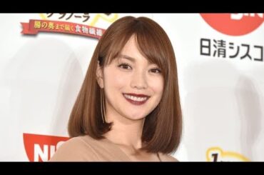 蛯原友里、圧巻美脚輝くミニコーデ「眼福」「理想的なスタイル」と反響