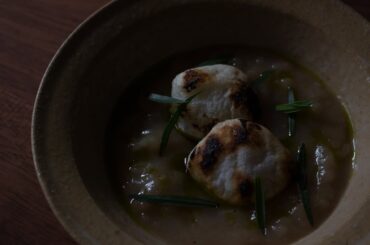 マメ クロゴウチが神戸にポップアップストア出店、履物のオーダー会開催やコレクション着想のオリジナルぜんざい提供も