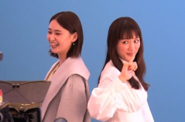 綾瀬はるか、カメラテストでチャーミングな振付を披露！？  『レノアハピネス』新TVCM「ハピネスミスト リビングにて篇」「ハピネスミスト バス停にて篇」