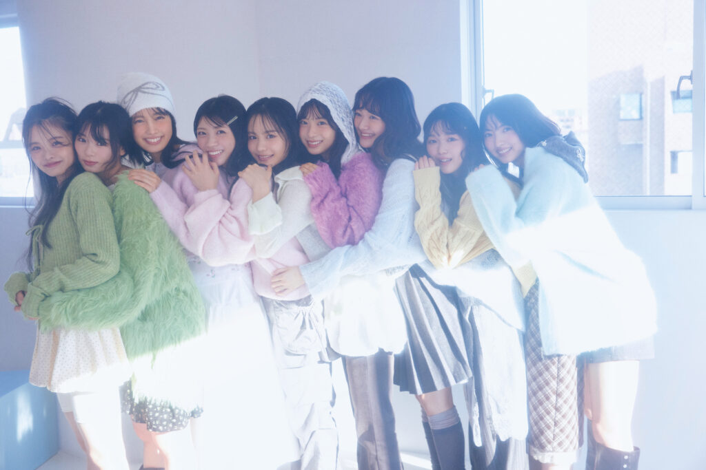 櫻坂46 四期生が「キュンキュンするニット」を着こなし『ViVi』に9人そろって登場 | ENTAME next