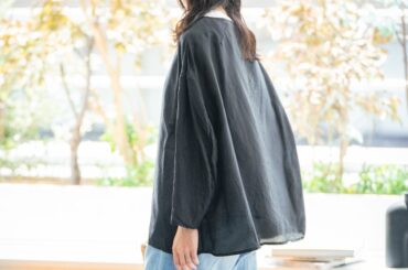 夏の涼しい黒、叶えてくれるのはこのブラウス。デニムと合わせて爽やかに【FUDGE FRIEND おしゃれさんの毎日コーディネート vol.584｜田中真里奈】 | FUDGE FRIEND | ファッション