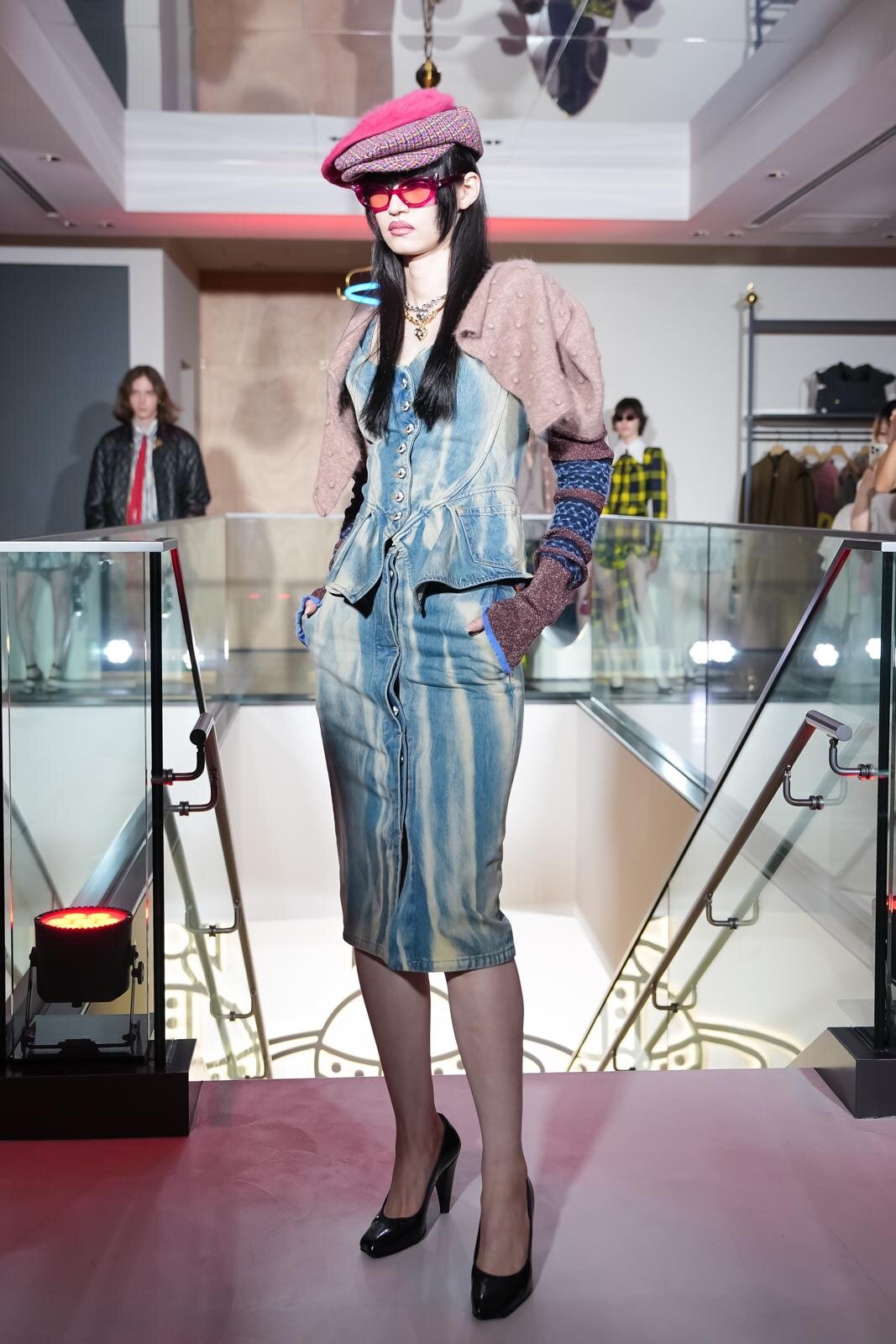 ヴィヴィアン・ウエストウッド青山旗艦店オープンを祝したミニショー、ブランドのDNAで溢れさせて | 写真