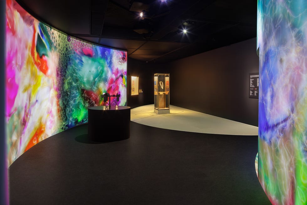 「ブルガリ カレイドス　色彩・文化・技巧」国立新美術館　2025年　展示風景