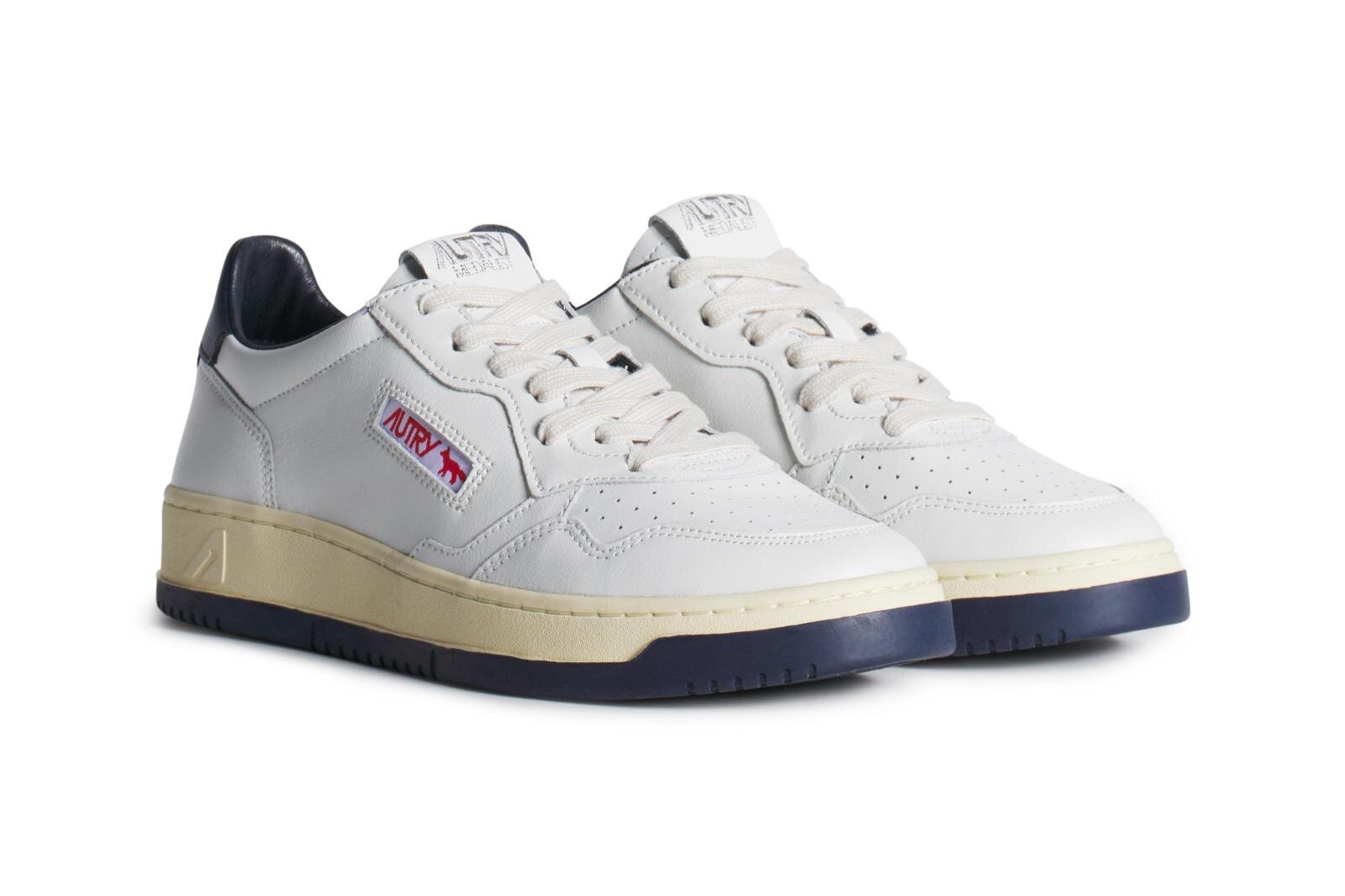 スニーカー 48,180円