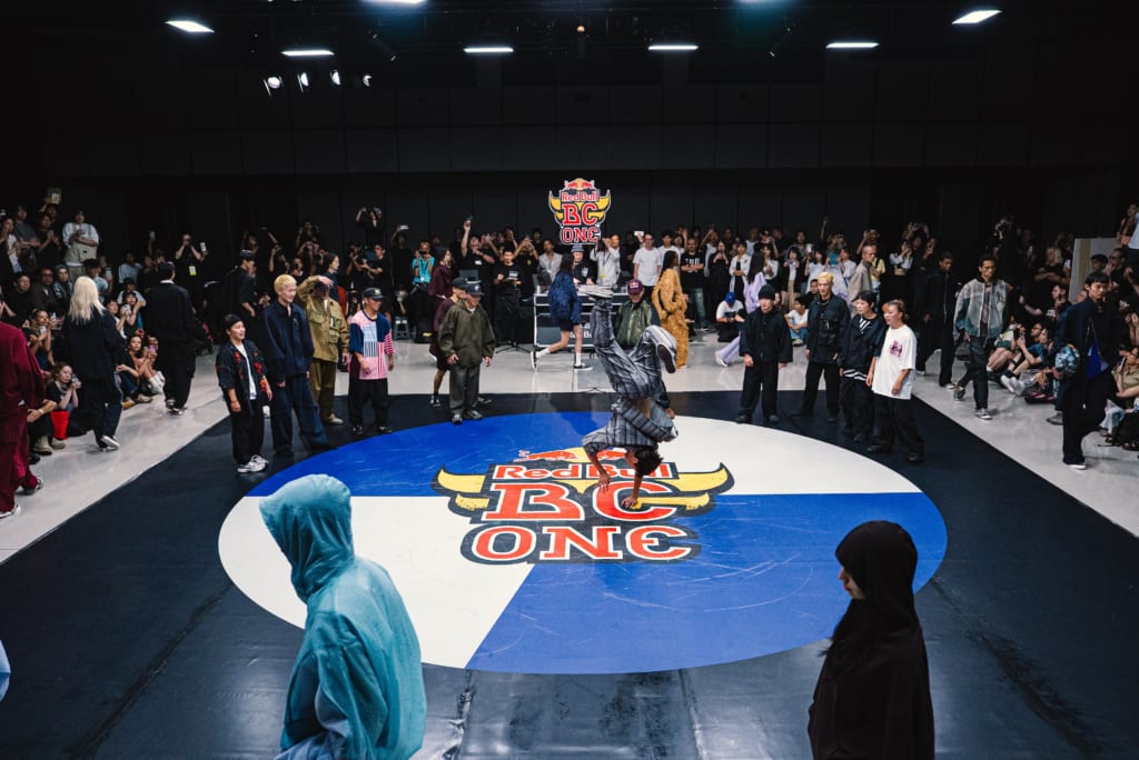 BBOY Shigekixらが登場!日本初のファッションとブレイキンのコラボイベント「yoshiokubo Spring/Summer 2026 Runway Show energized by Red Bull BC One」 BBOY Shigekixらが登場!日本初のファッションとブレイキンのコラボイベント「yoshiokubo Spring/Summer 2026 Runway Show energized by Red Bull BC One」
