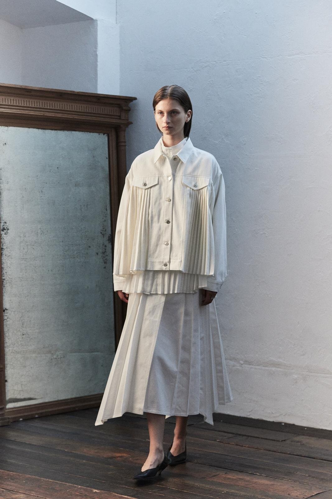 エズミ 2026年春夏コレクション - ‟彫刻を纏う”衣服 | 写真