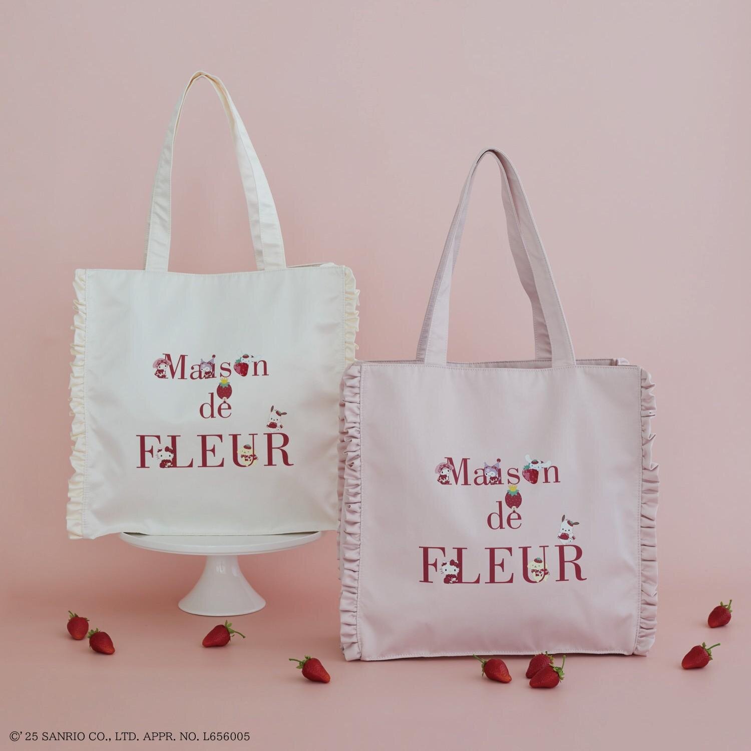 いちご新聞 フリルトートバッグ(アイボリー、ピンクベージュ) 各7,000円