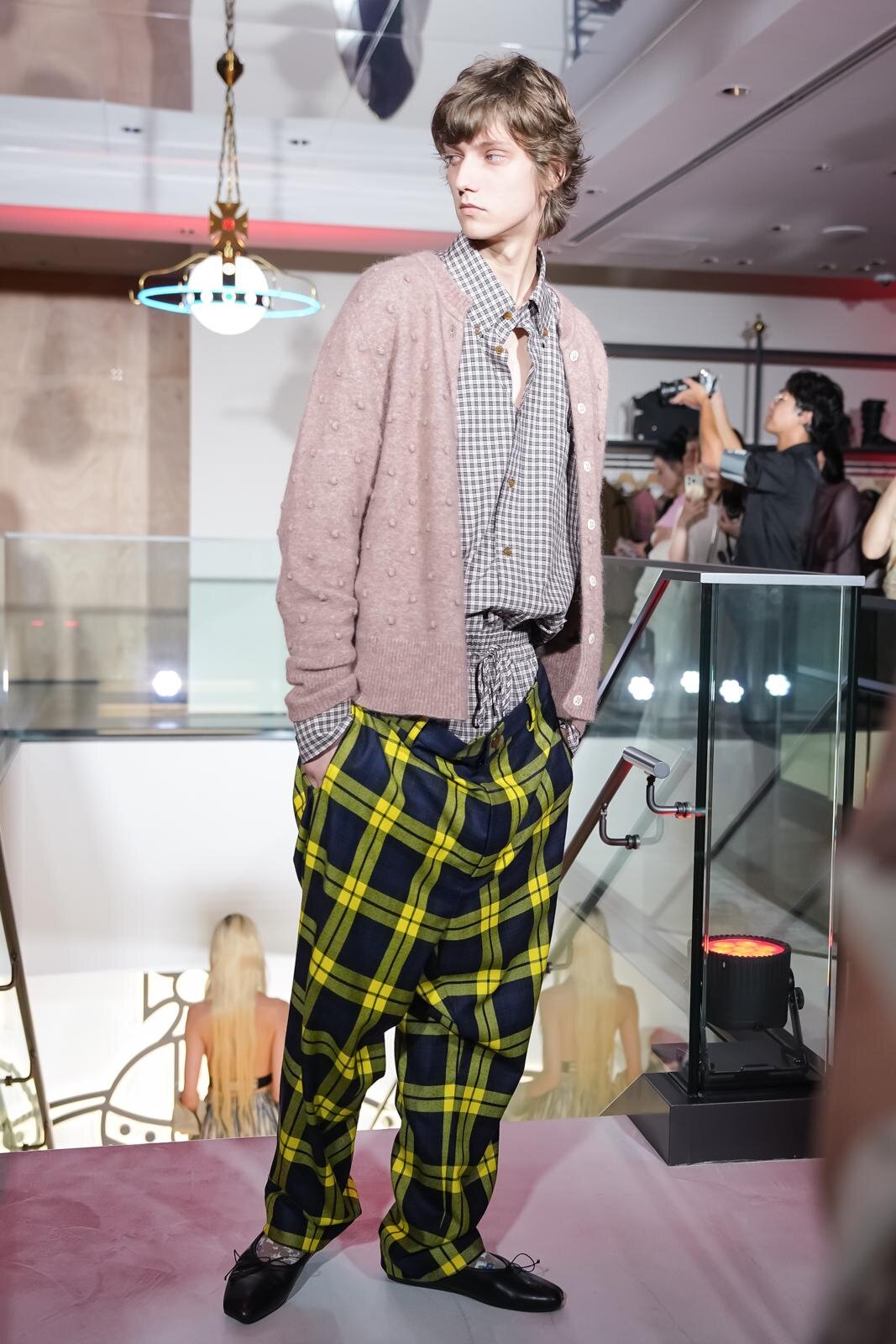 ヴィヴィアン・ウエストウッド青山旗艦店オープンを祝したミニショー、ブランドのDNAで溢れさせて | 写真