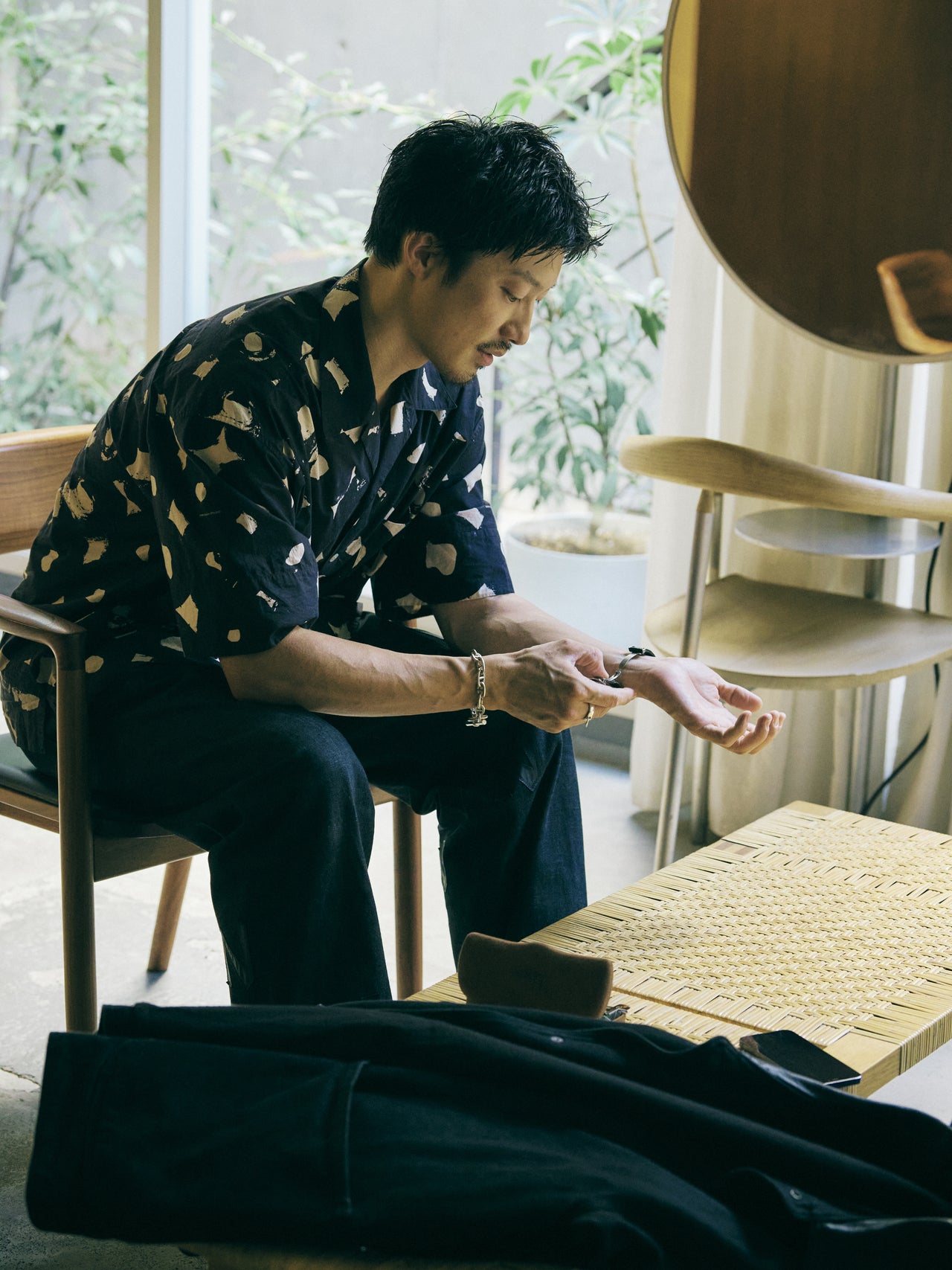 オシャレな人が買ってよかった〈Cartier〉の腕時計の着用