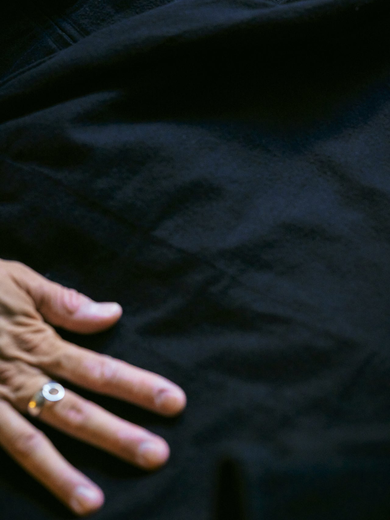 オシャレな人が買ってよかった〈COMOLI〉のデニムジャケットの素材感