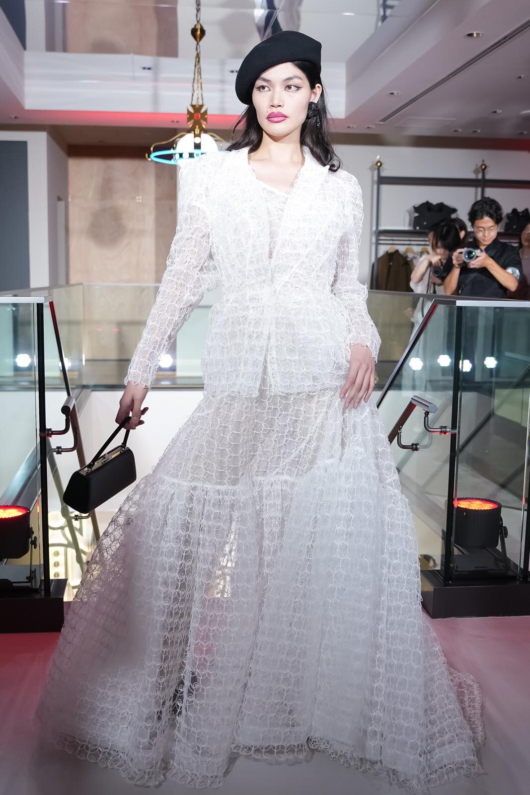 ヴィヴィアン・ウエストウッド青山旗艦店オープンを祝したミニショー、ブランドのDNAで溢れさせて | 写真