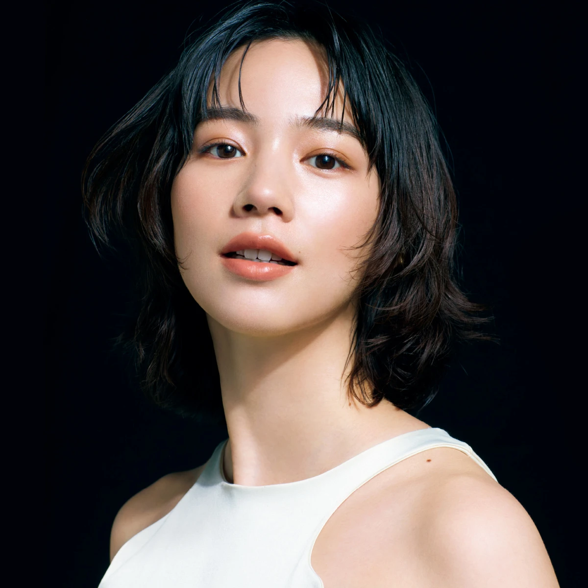 のん　KANEBOの魅力　メイクアップ