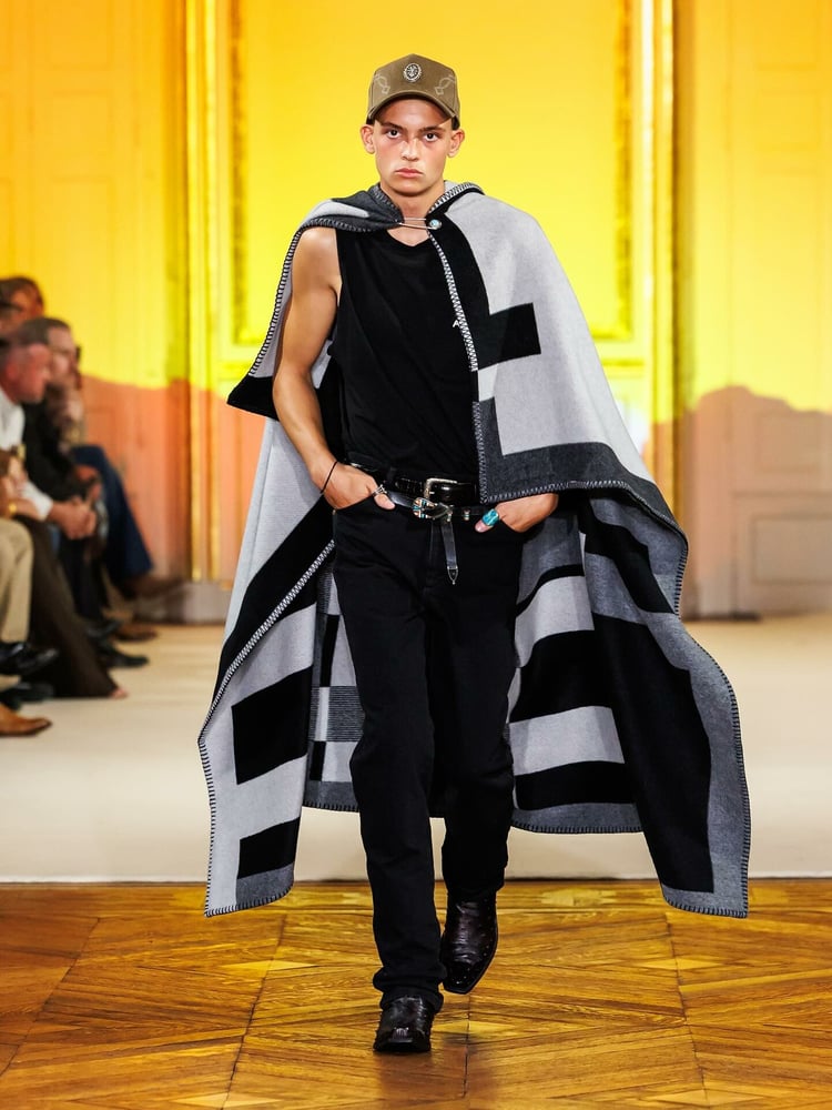 月曜の夜、パリで行われた「オースティン・ポスト・イン・パリ」のショーの様子。