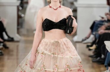 ロンドン・ファッション・ウィークの週末：アーデム、シモーン・ロシャ、ケント＆カーウェン、ヨハンナ・パルヴ - FashionNetwork 日本