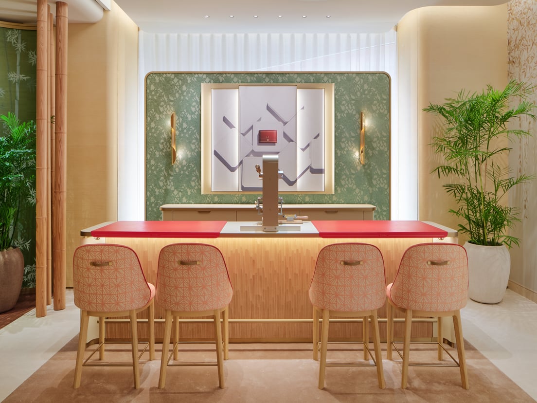 「カルティエ 銀座4丁目ブティック」の3階のラッピングスペース