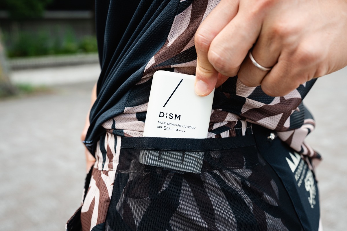 「ランナーの必需品!汗に強くベタつかない日焼け止めスティックで紫外線対策を完璧に」の画像