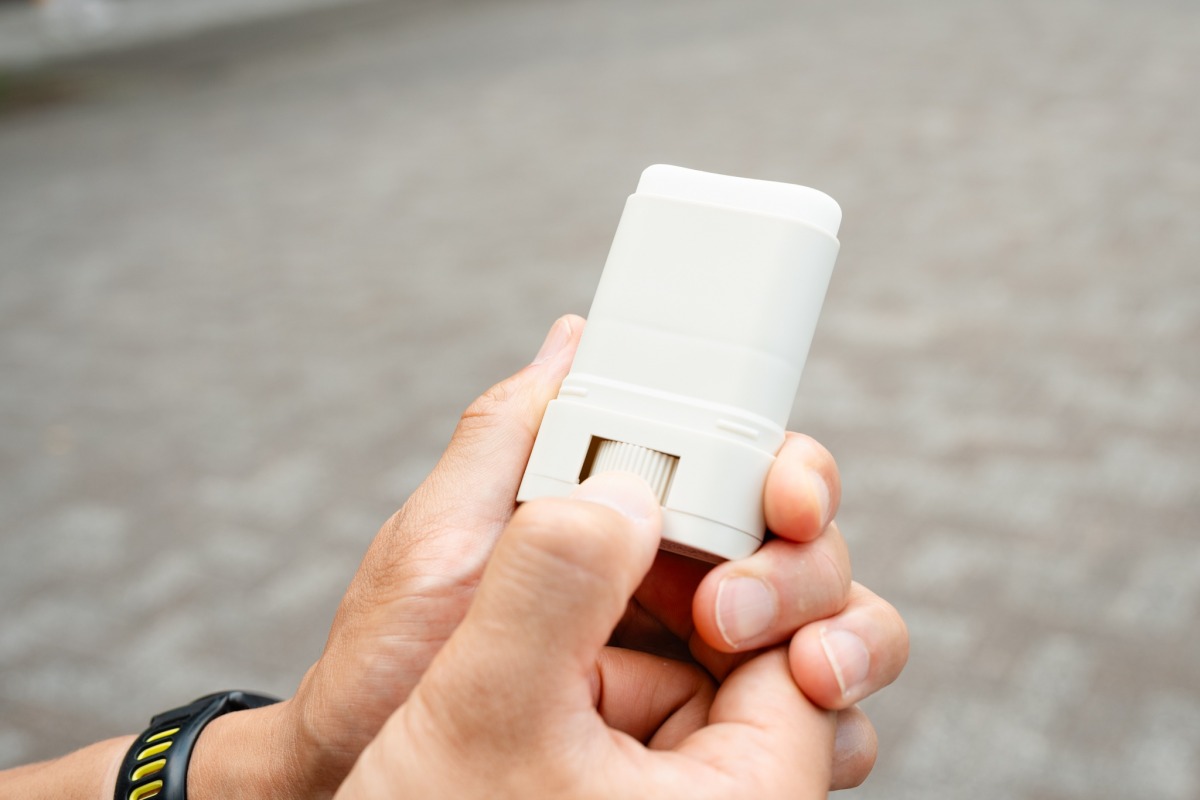 「ランナーの必需品!汗に強くベタつかない日焼け止めスティックで紫外線対策を完璧に」の画像