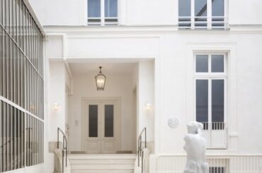 アクネ ストゥディオズが歴史的研究所を改装したパリ新本社を開設。建築とアートが響き合う創造の拠点 | FASHION | FASHION HEADLINE