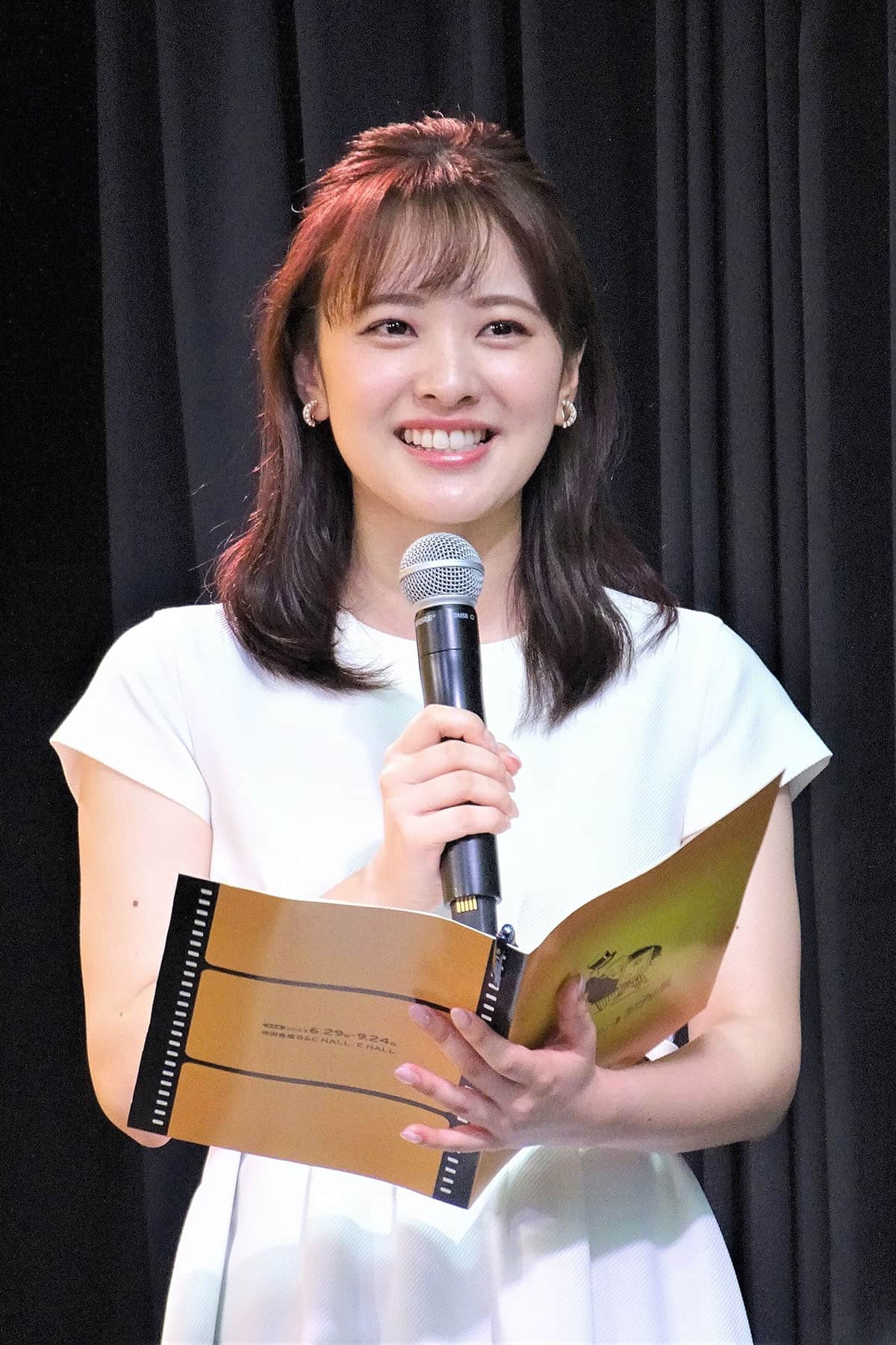 日テレ・河出奈都美アナ、人気アナと日帰りサウナ2人旅「白ノースリ」姿にファン歓喜…綾波レイのコスプレも話題