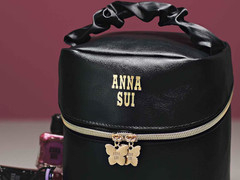 ANNA SUI（アナ スイ）の「付録バニティポーチ」が豪華！　大容量で内側までカワイイ
