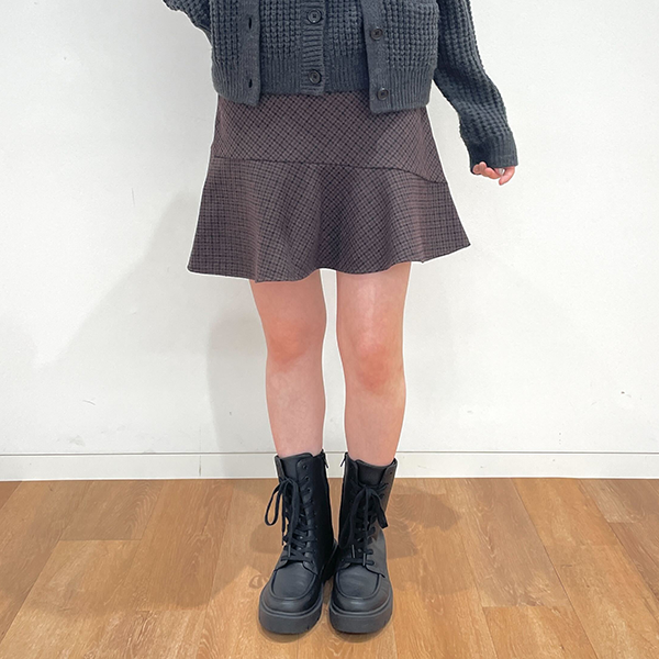  UNIQLO : C「レースアップショートブーツ」着用画像