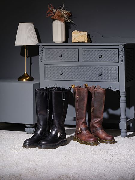 ドクターマーチンの「ANISTONE KH」