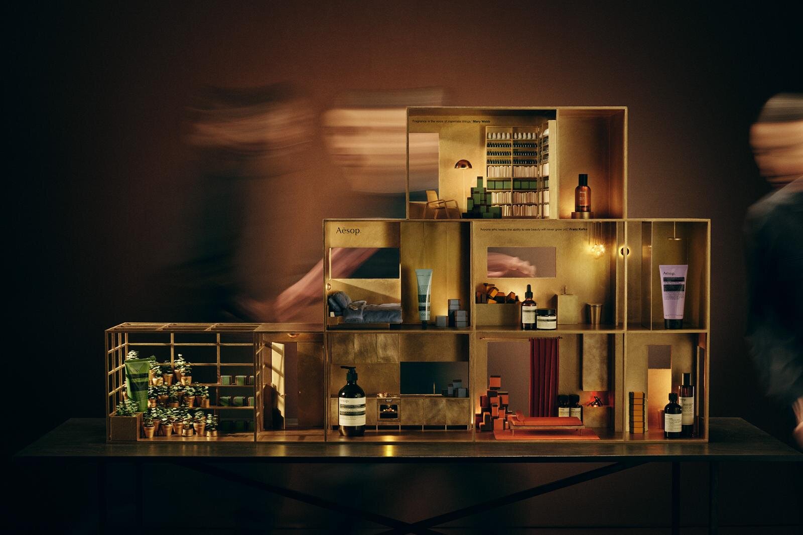 イソップ25年クリスマスコフレ、人気ハンド＆ボディケアやフレグランス全13個入りアドベントカレンダー | 写真