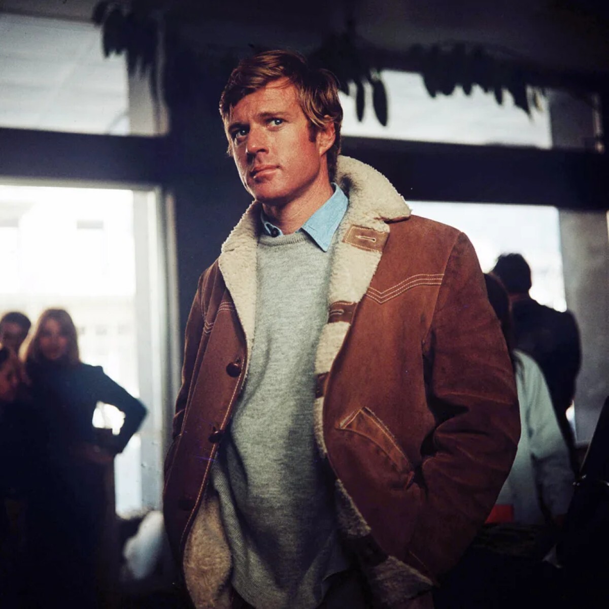 レッドフォードさんが愛したデニムシャツは、シアリングやスエード、レザースエードのジャケットと合わせて着られることが多かった/Paramount/Kobal/Shutterstock