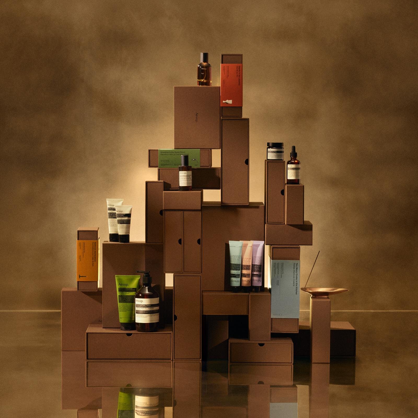 イソップ25年クリスマスコフレ、ウッディ＆ハーバル香るハンド・ボディケアやホームフレグランスキット｜写真9